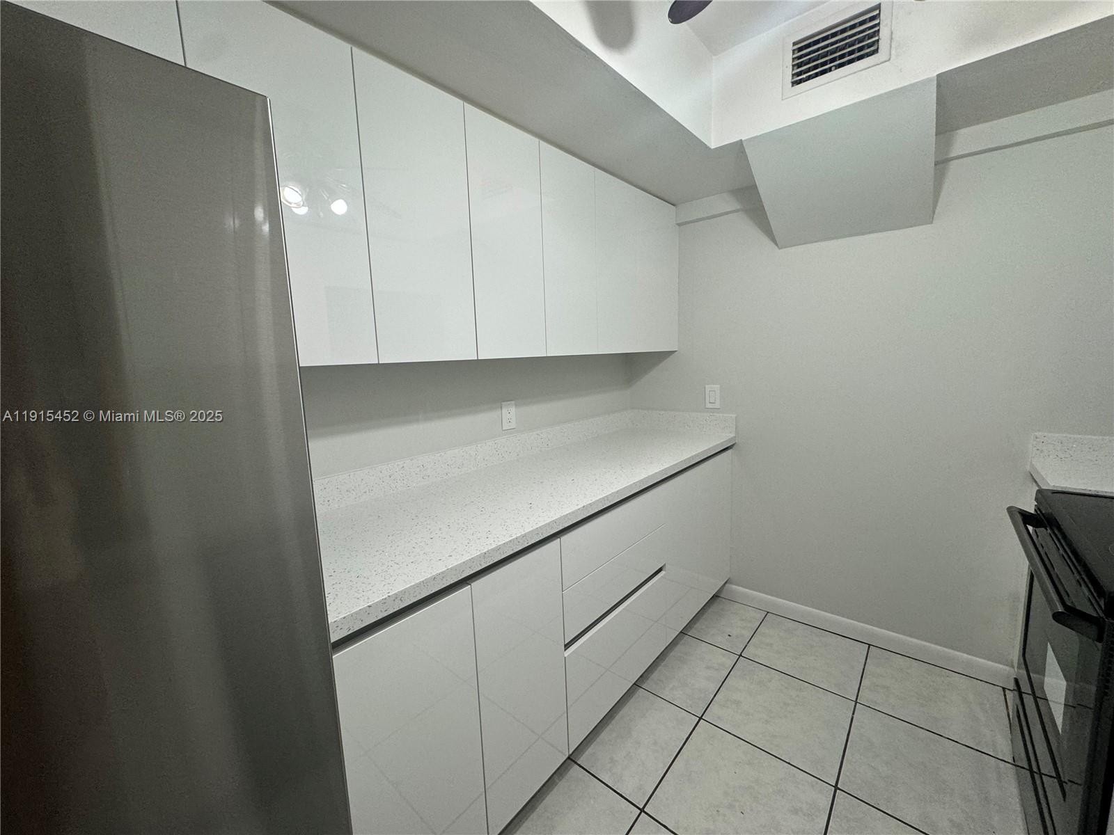 SOMMERSET CONDOMINIUMS - Residential Lease