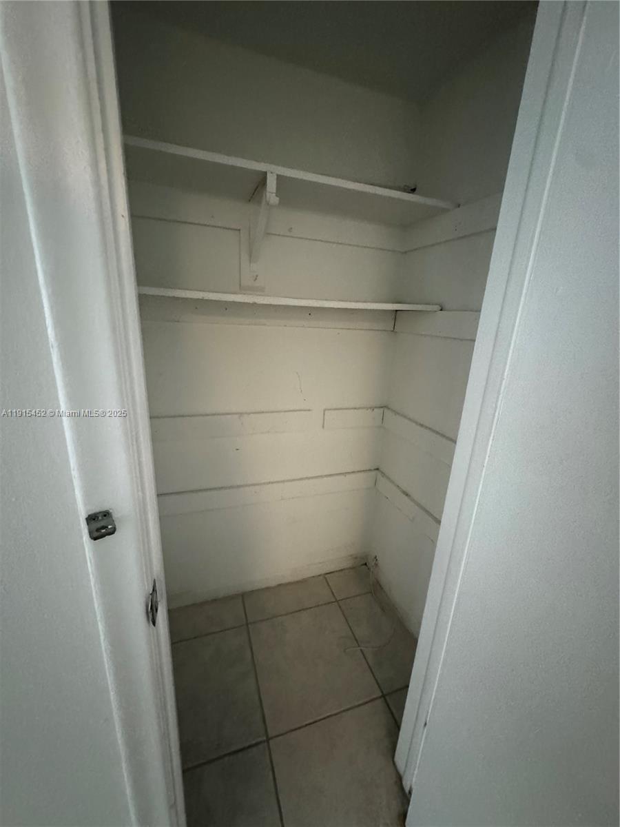 SOMMERSET CONDOMINIUMS - Residential Lease