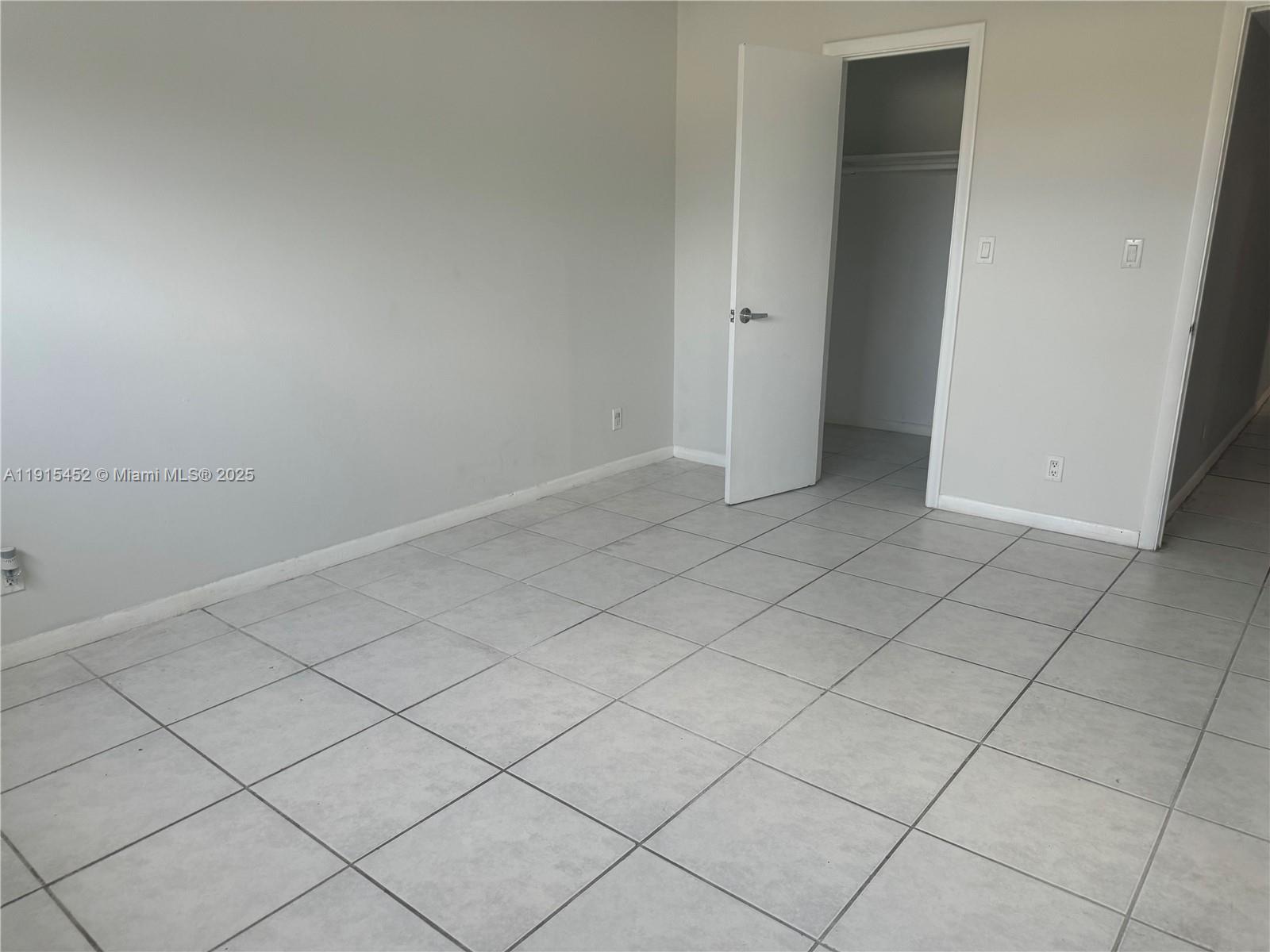 SOMMERSET CONDOMINIUMS - Residential Lease