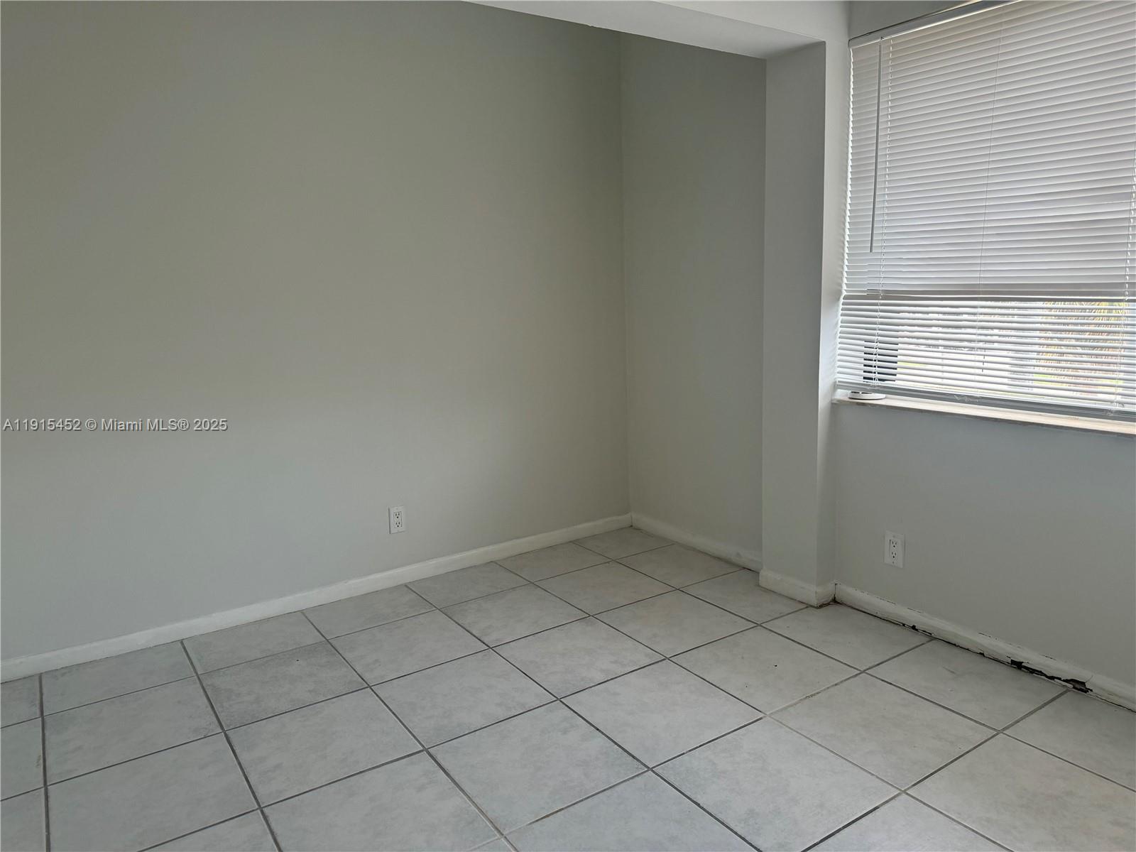 SOMMERSET CONDOMINIUMS - Residential Lease