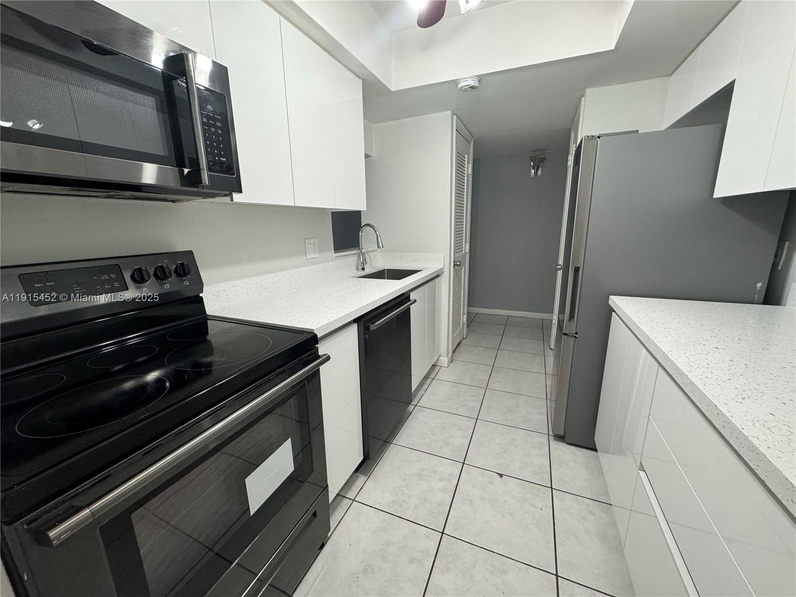 SOMMERSET CONDOMINIUMS - Residential Lease