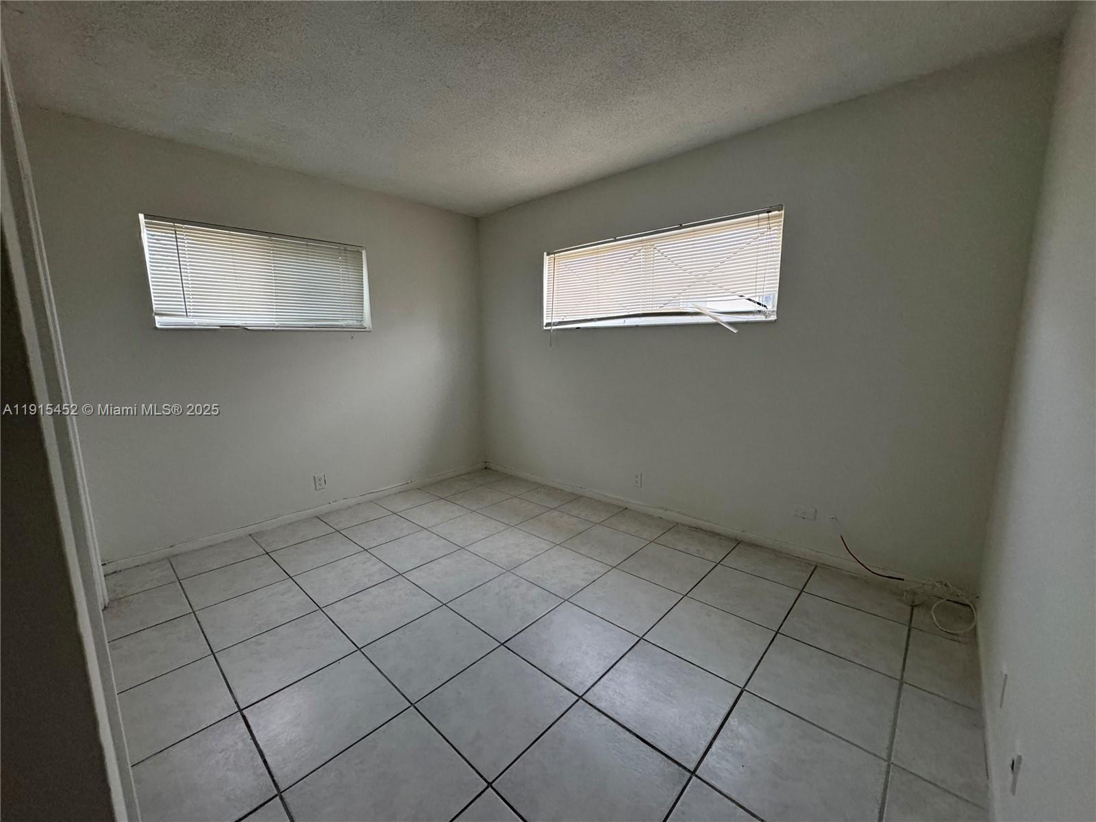 SOMMERSET CONDOMINIUMS - Residential Lease