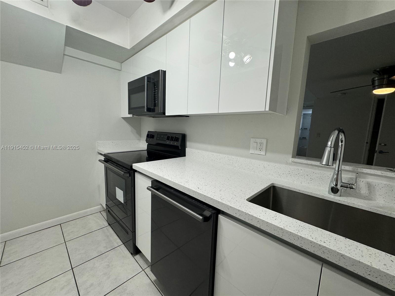 SOMMERSET CONDOMINIUMS - Residential Lease