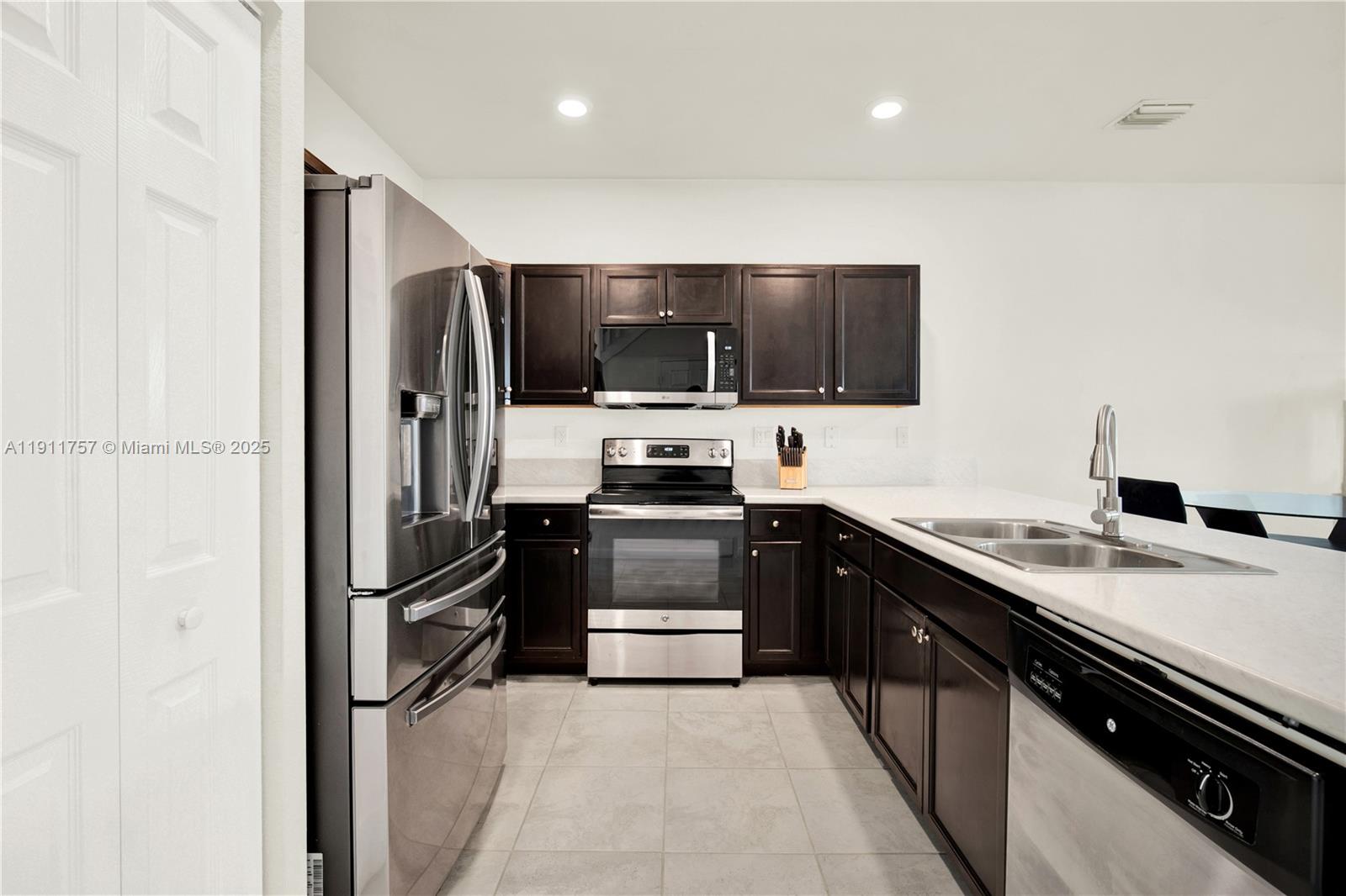 COCO PALM ESTATES - Residential