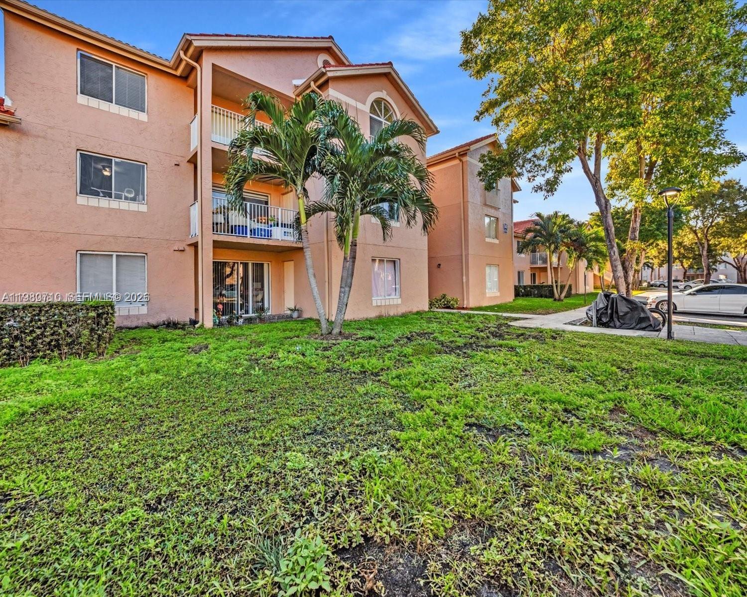 ROYAL PALM PLACE - Residential