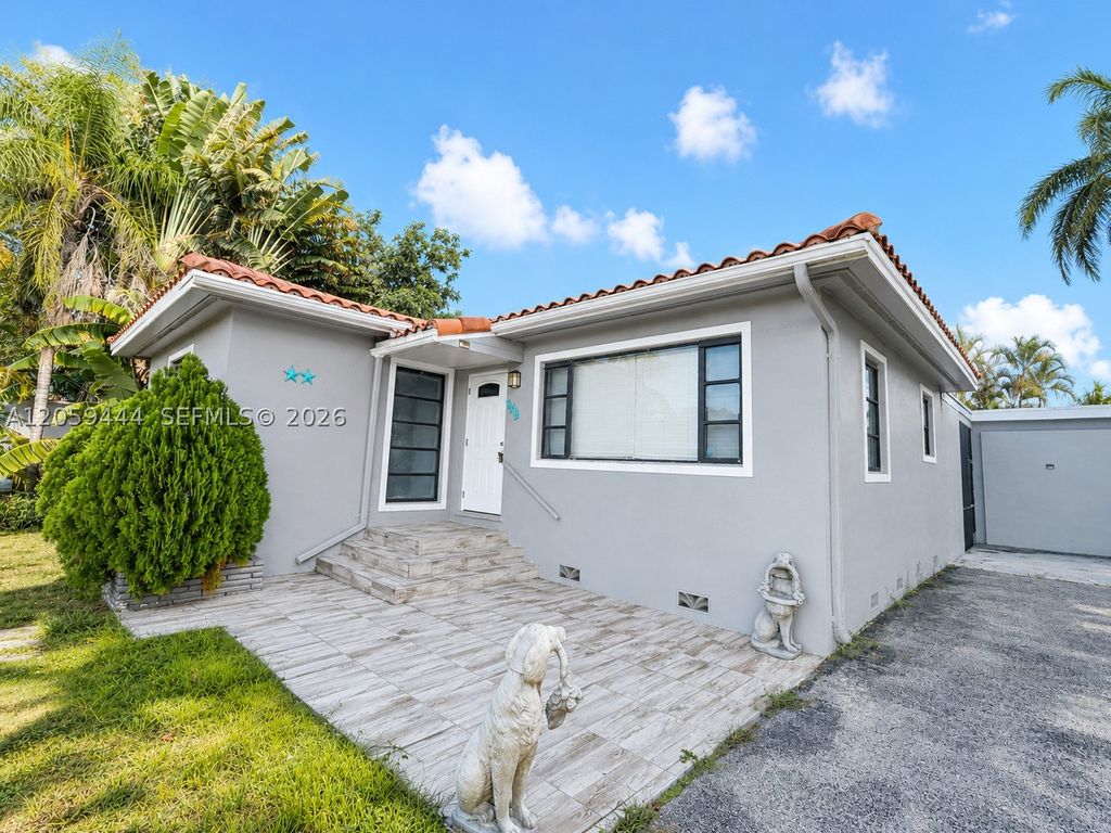 Photo of 529 NW 8th St, Dania Beach, FL 33004 (MLS # A12059444)