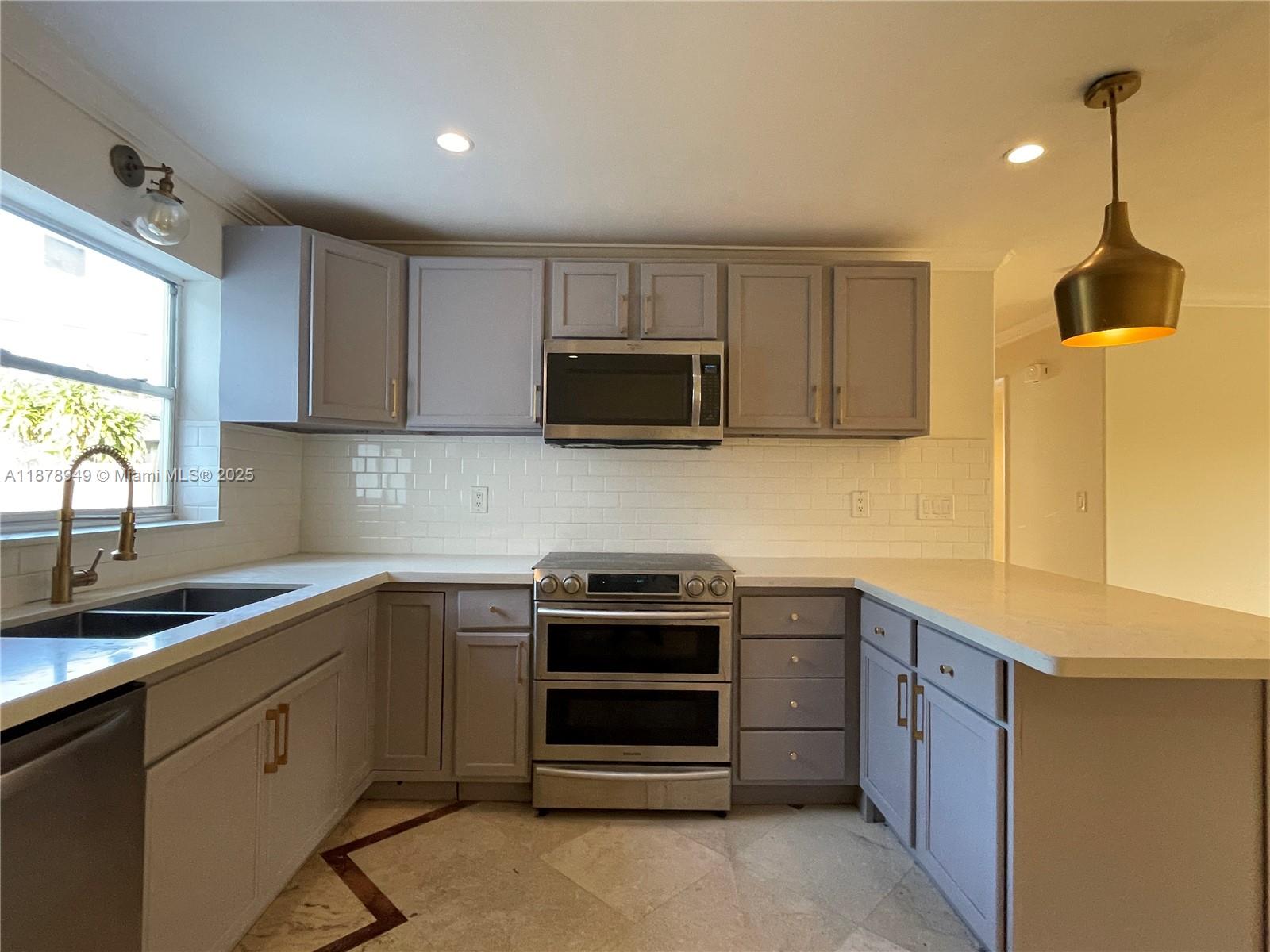 GULFSTREAM ESTATES NO 2 - Residential Lease