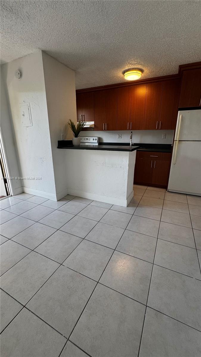 EL SOL AT MAIN STREET CON - Residential Lease