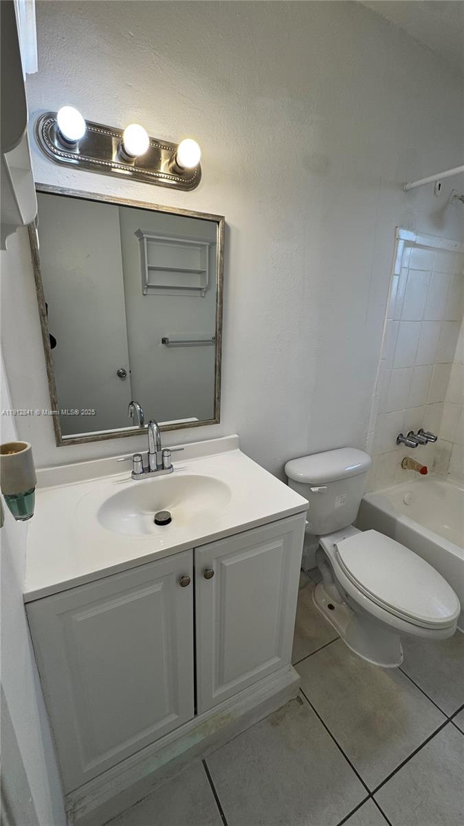 EL SOL AT MAIN STREET CON - Residential Lease