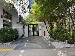 Live the Downtown dream in this true one bedroom one bath condo. Featuring extra closet and storage, SS appliances and in unit washer/ dryer. Building amenities include 24 -hour security, fully equipped gym, sauna, pool and clubroom. Steps from the People Mover, Bayside, the Kaseya Center, shopping and too many restaurants to mention. Internet, Basic Cable and water and sewer included. Parking for one car available for $60 per month thought the Miami Parking Authority.