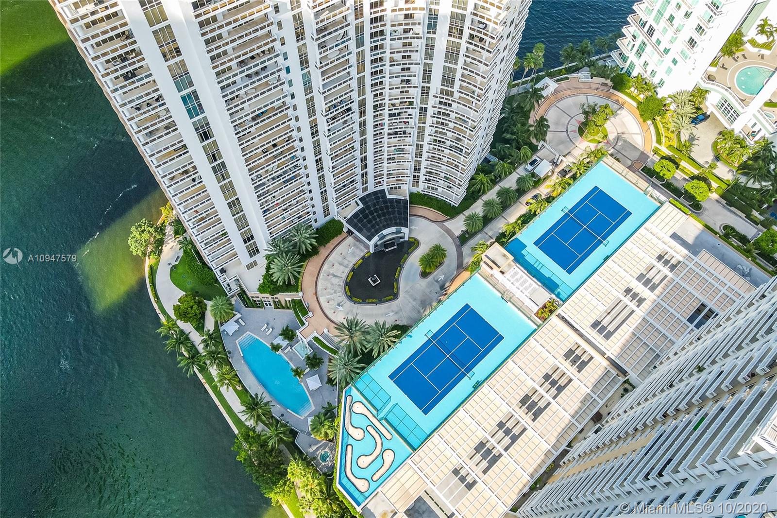 CARBONELL CONDO - Residential