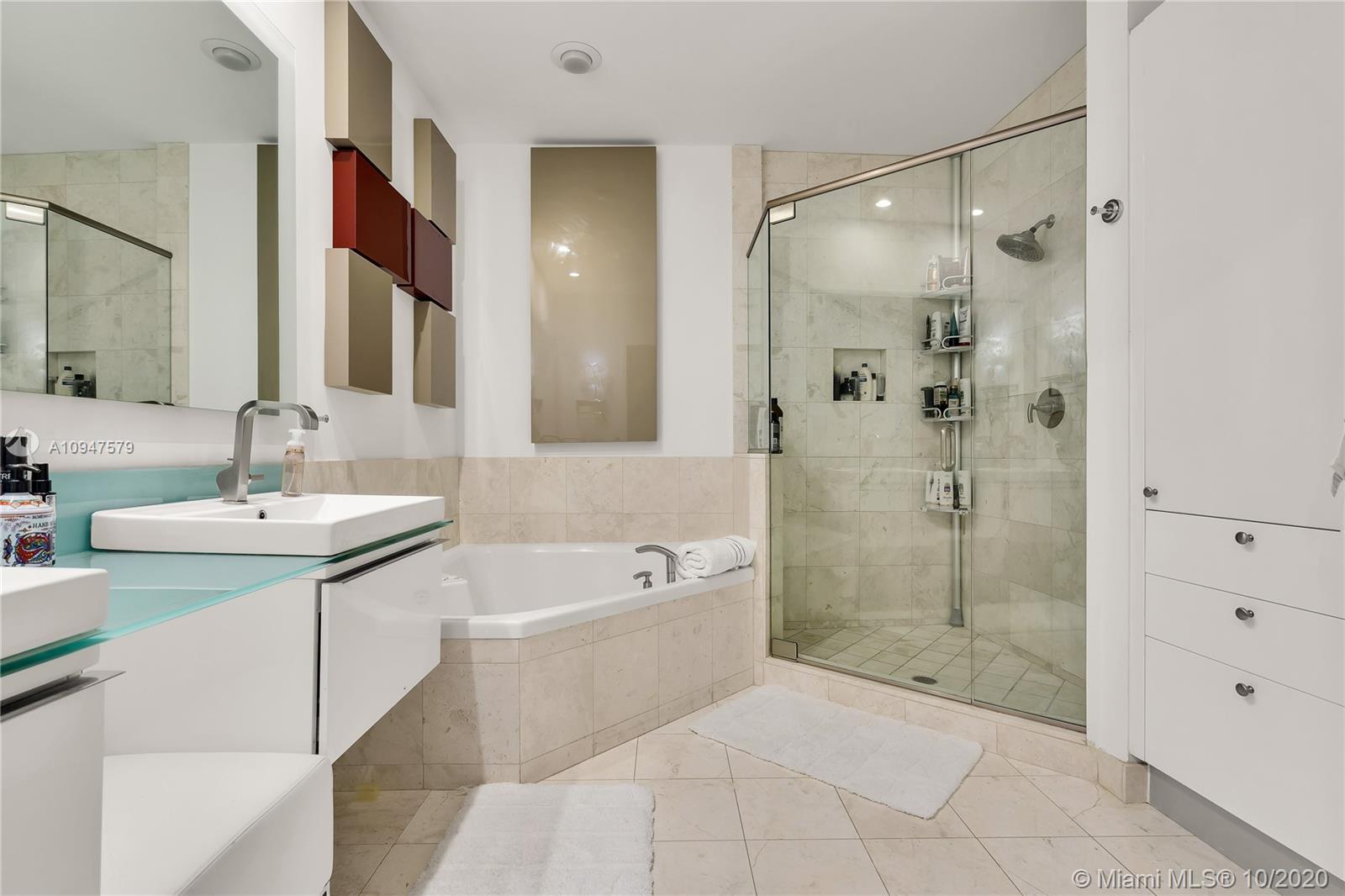 CARBONELL CONDO - Residential