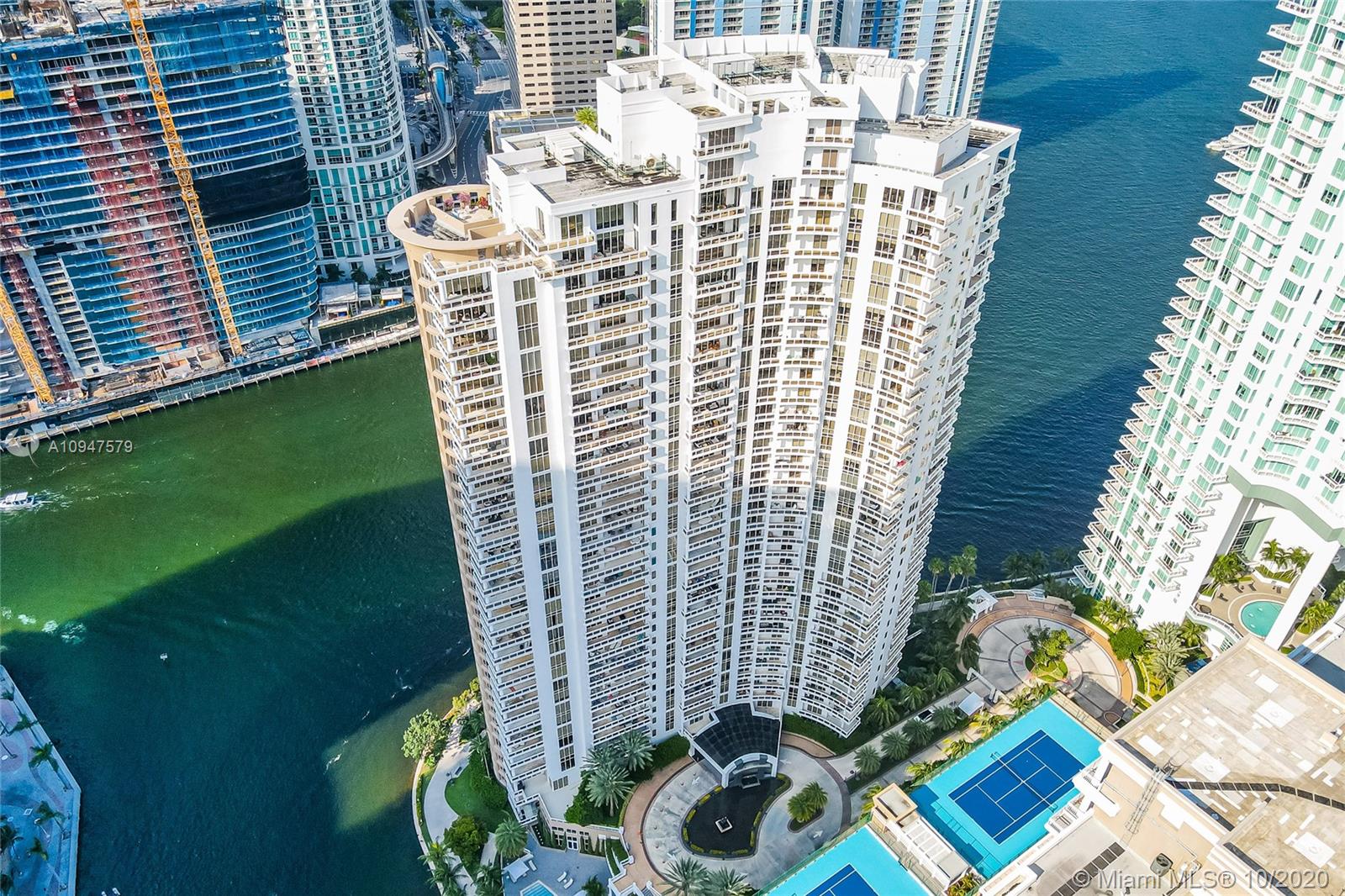 CARBONELL CONDO - Residential