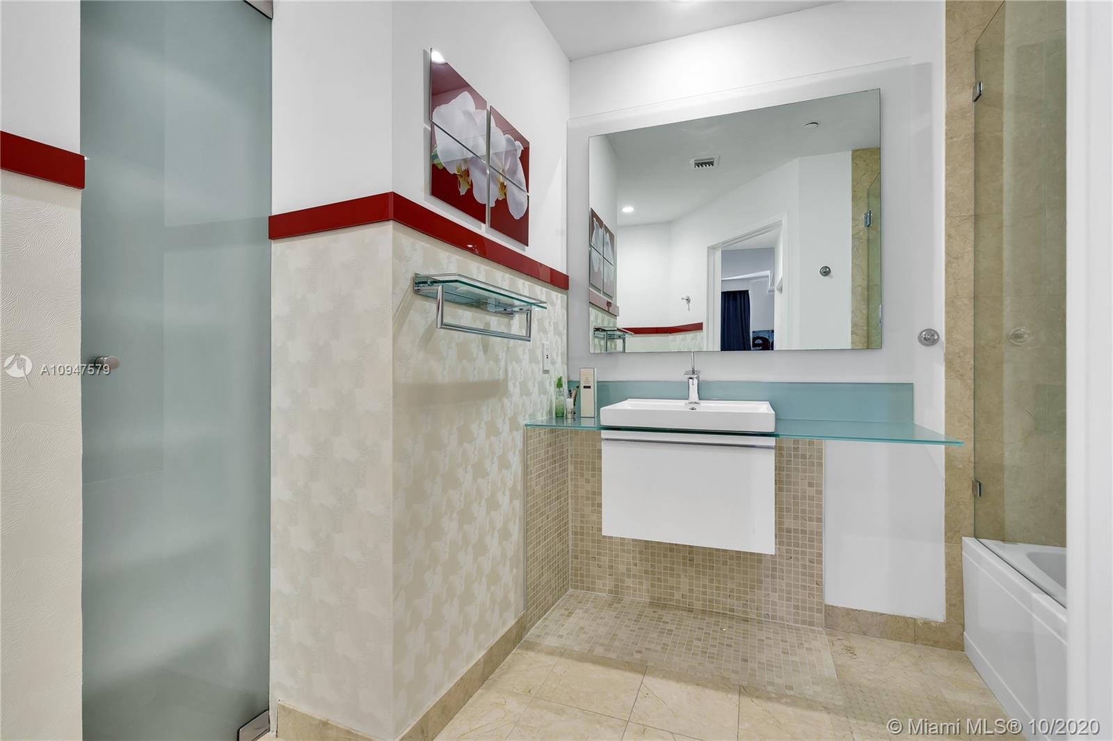 CARBONELL CONDO - Residential