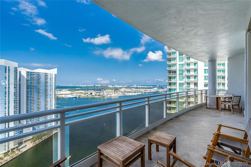 Amazing unit located in the 35th floor that offers tremendous views to Biscayne Bay, Miami River and stunning city views & skylights at night. This unit has been professionally remodeled and designed and is offered fully furnished and ready to move in. Bonus feature is the extra high ceilings (higher than lower floor units) creating a great feeling of amplitude and abundance of natural light. Don’t miss it! Enjoy the wonderful lifestyle of living on an island in the middle of Brickell and Downtown Miami.