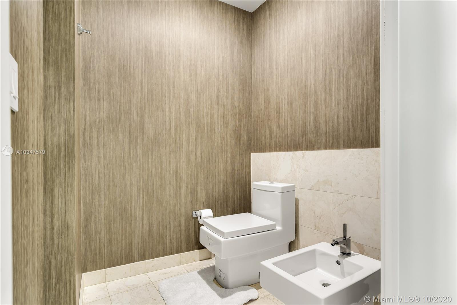 CARBONELL CONDO - Residential