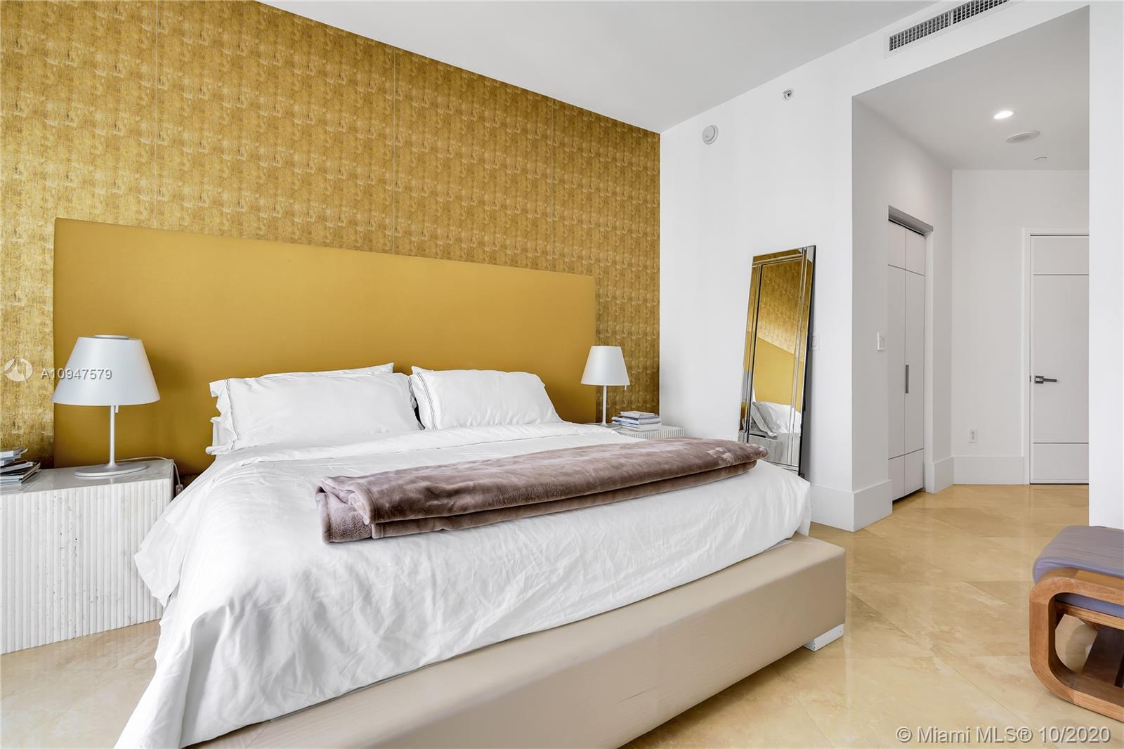 CARBONELL CONDO - Residential