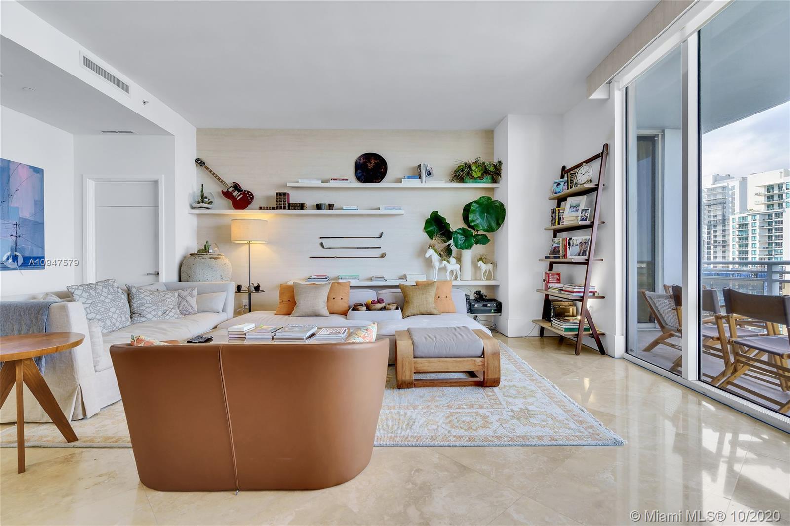 CARBONELL CONDO - Residential