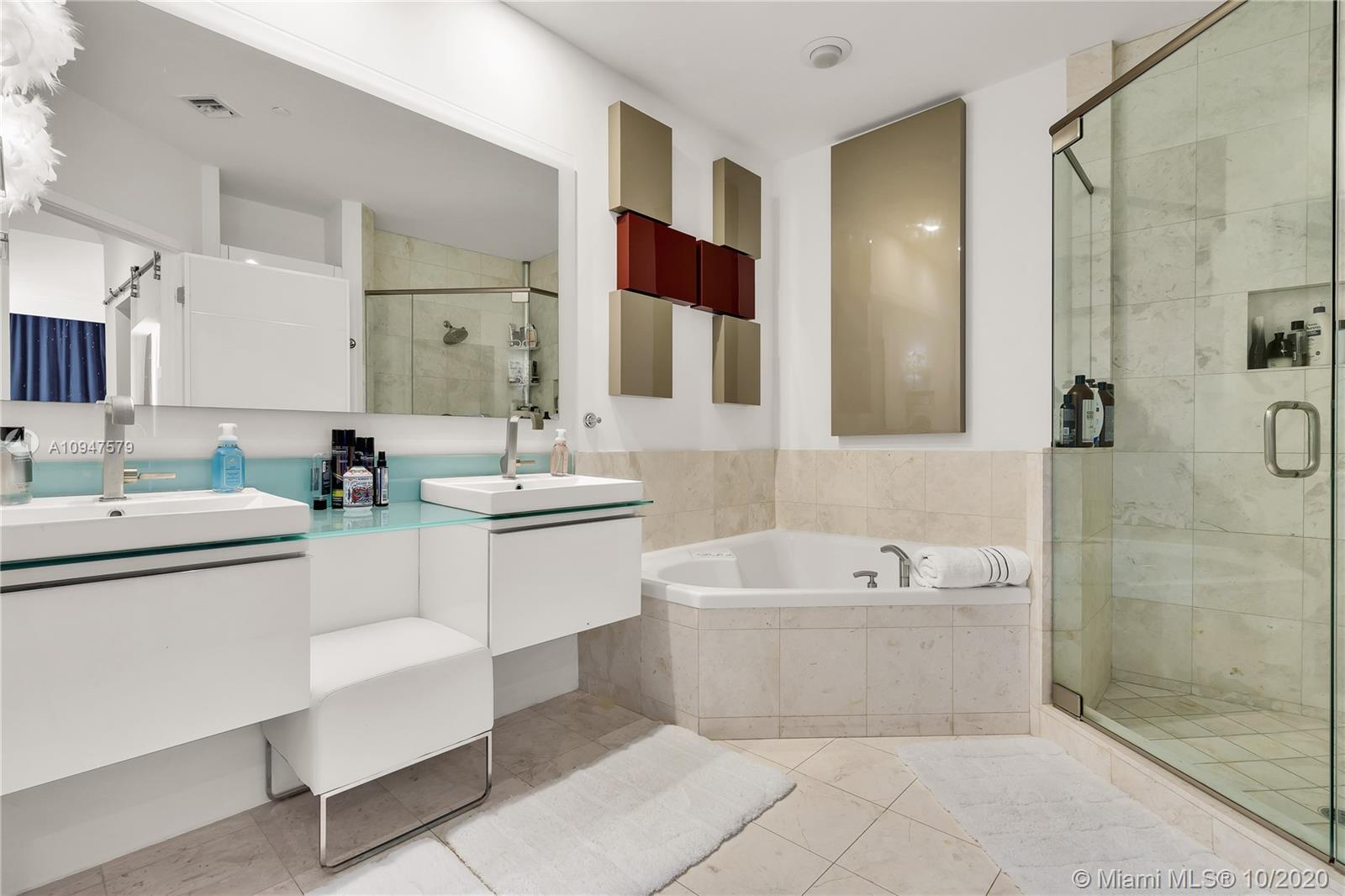 CARBONELL CONDO - Residential