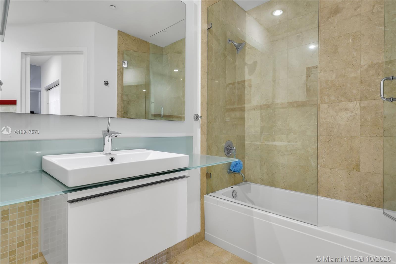 CARBONELL CONDO - Residential