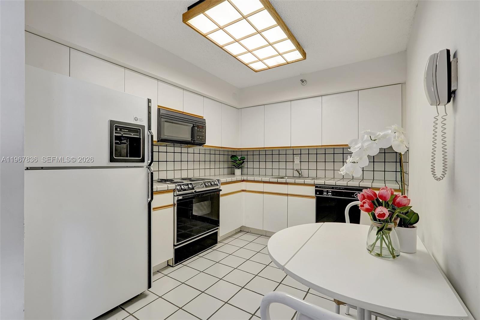 MYSTIC POINTE TOWER 500 C - Residential