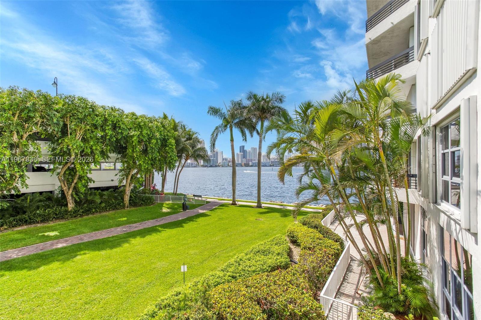 MYSTIC POINTE TOWER 500 C - Residential