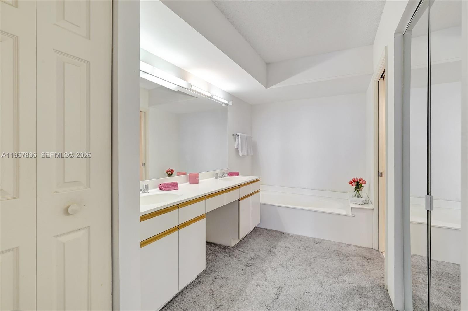 MYSTIC POINTE TOWER 500 C - Residential