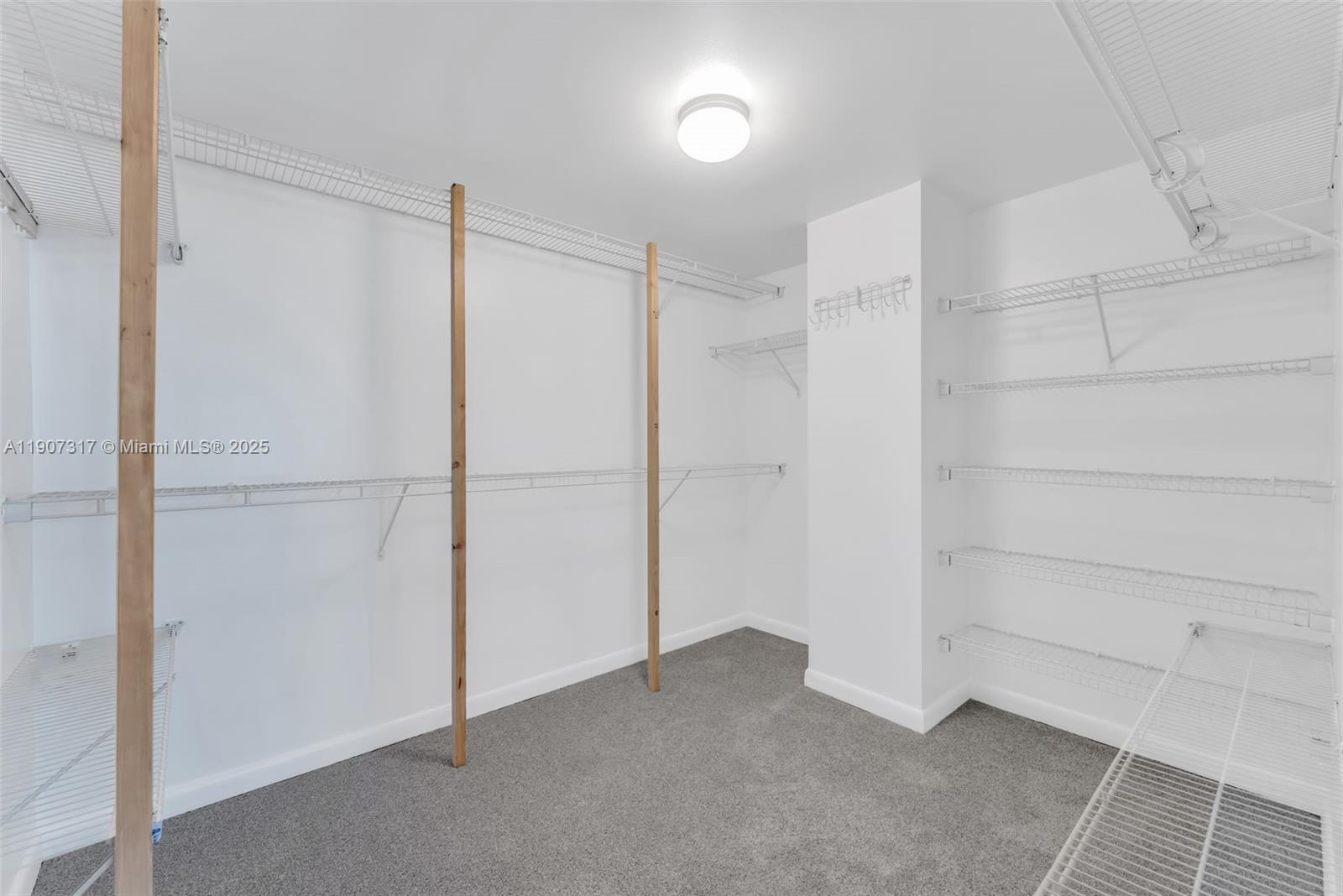 TOSCANO CONDO - Residential