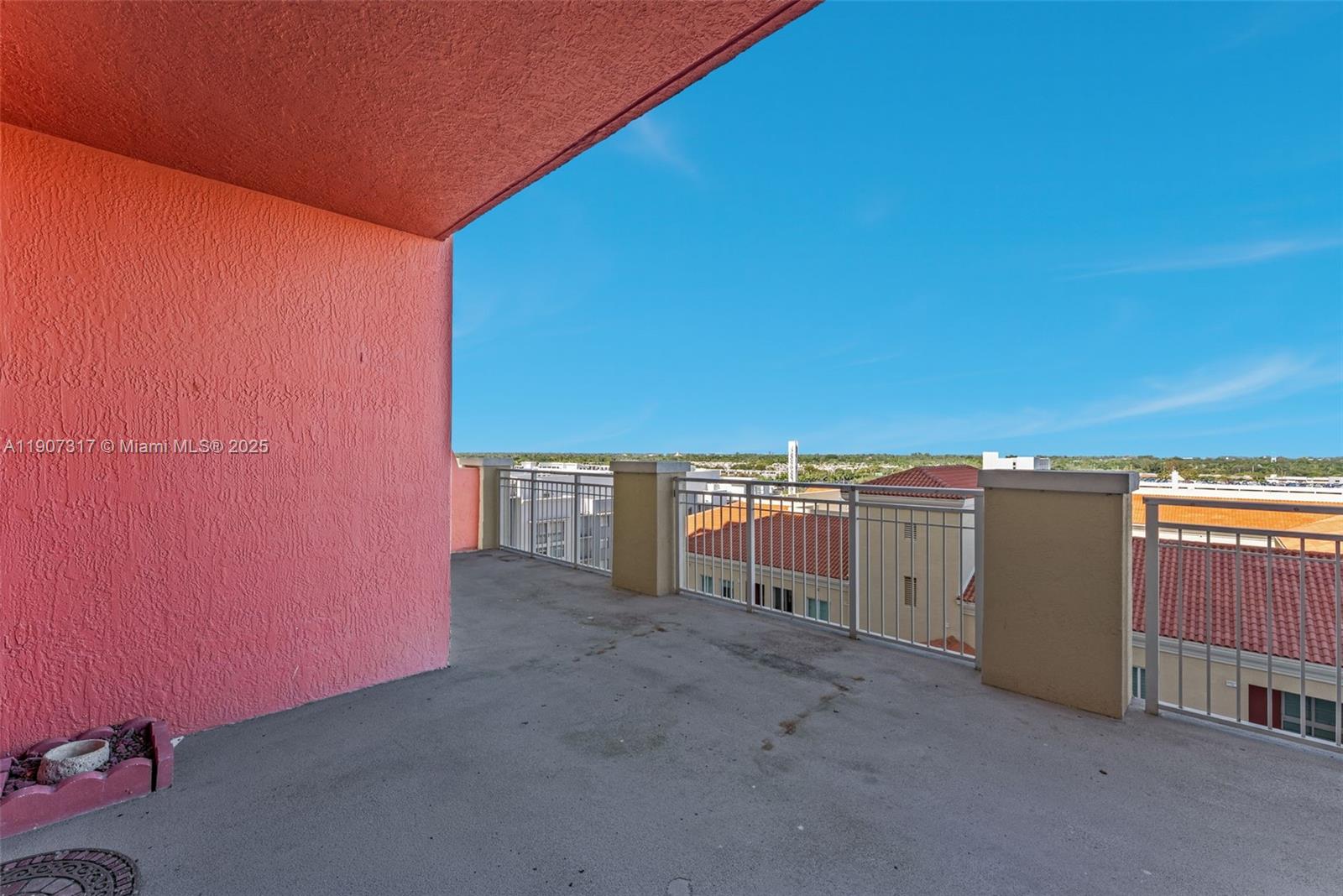 TOSCANO CONDO - Residential