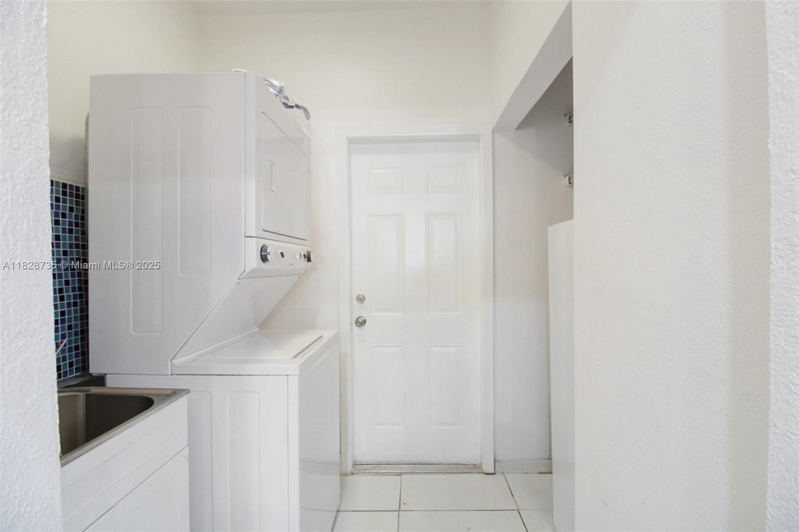 ISLA MARGARITA AT DORAL - Residential