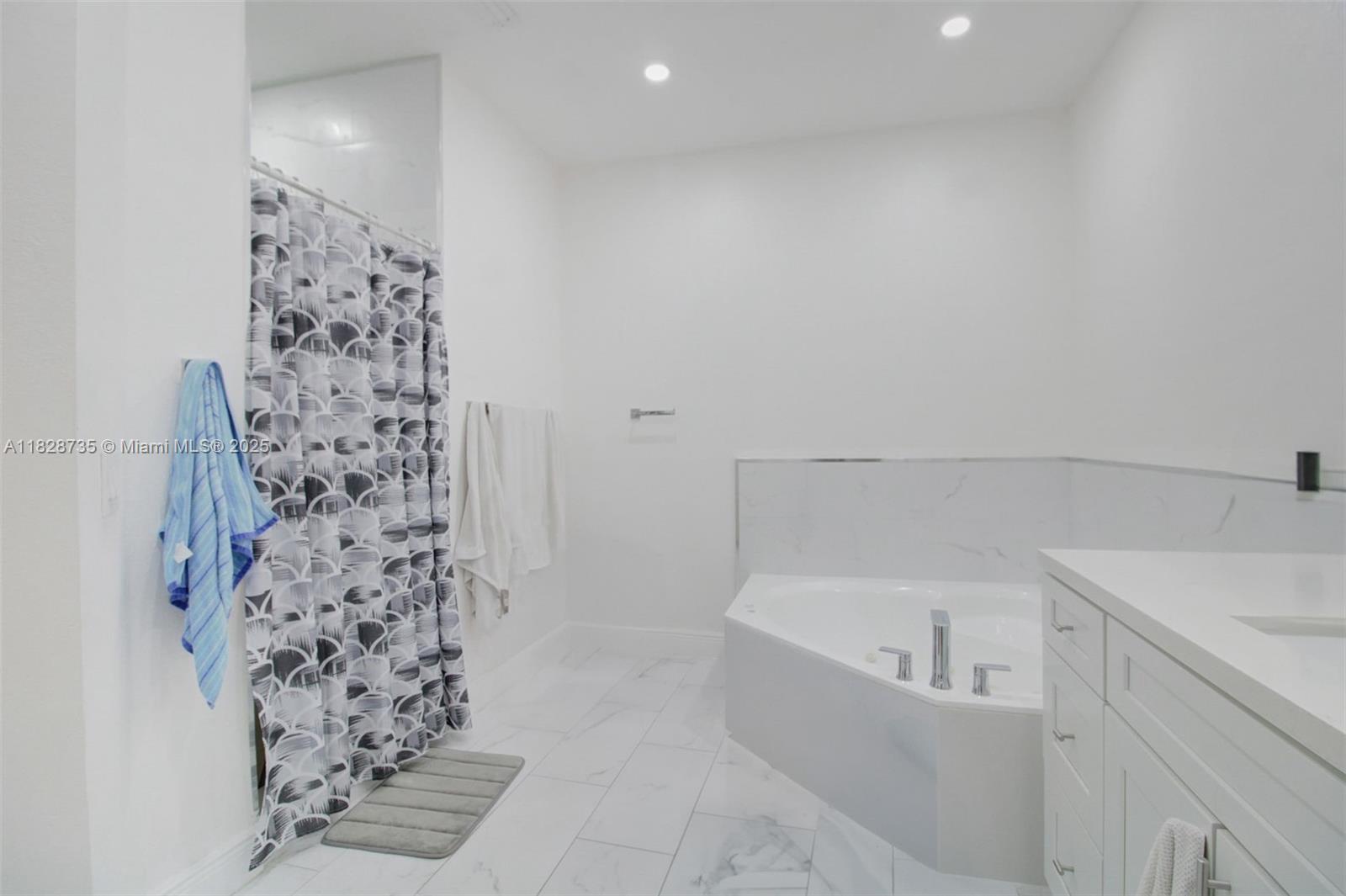 ISLA MARGARITA AT DORAL - Residential