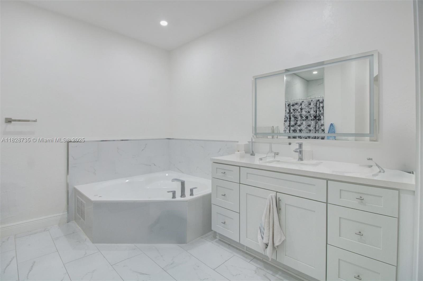 ISLA MARGARITA AT DORAL - Residential