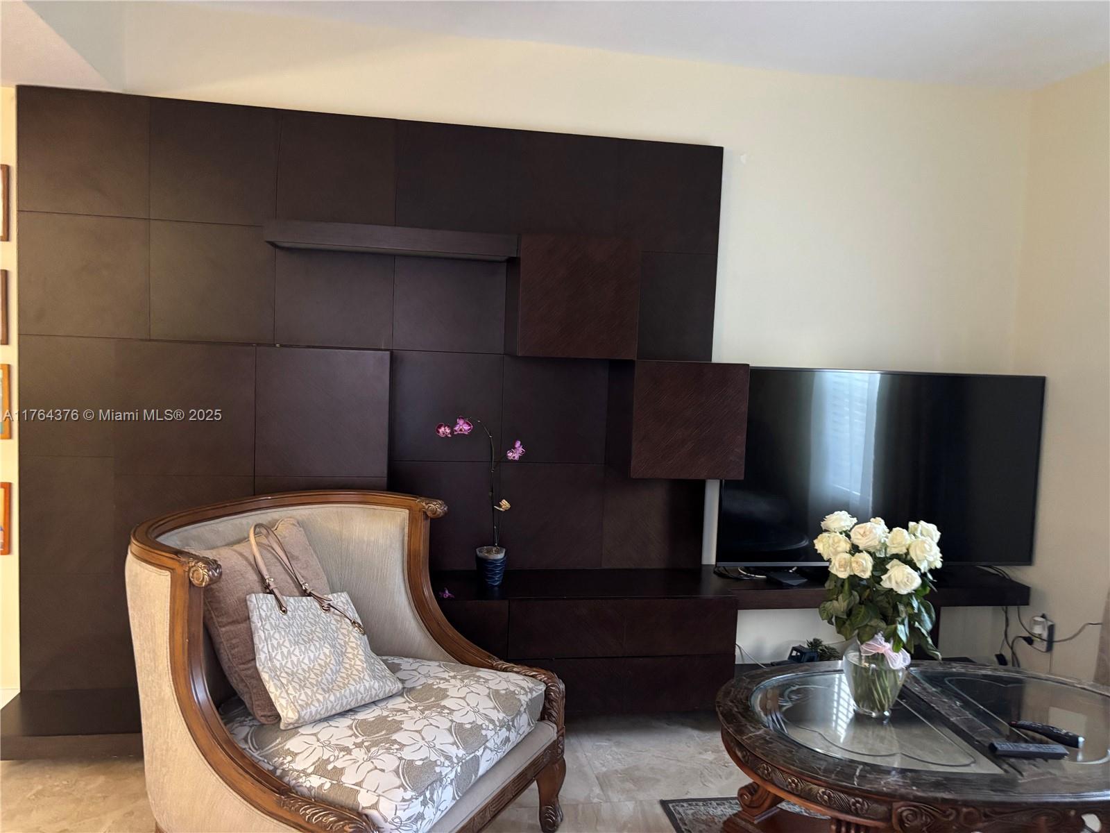 VILLAS AT HARBOR ISLES CO - Residential