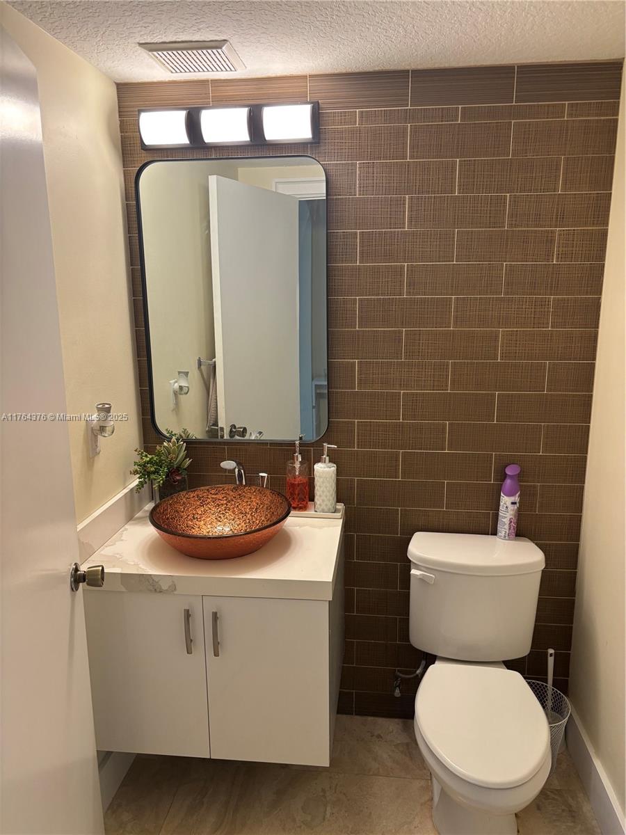 VILLAS AT HARBOR ISLES CO - Residential