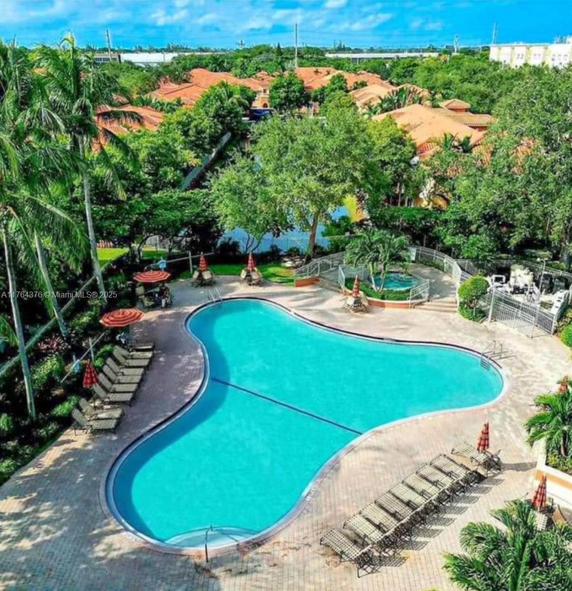 VILLAS AT HARBOR ISLES CO - Residential