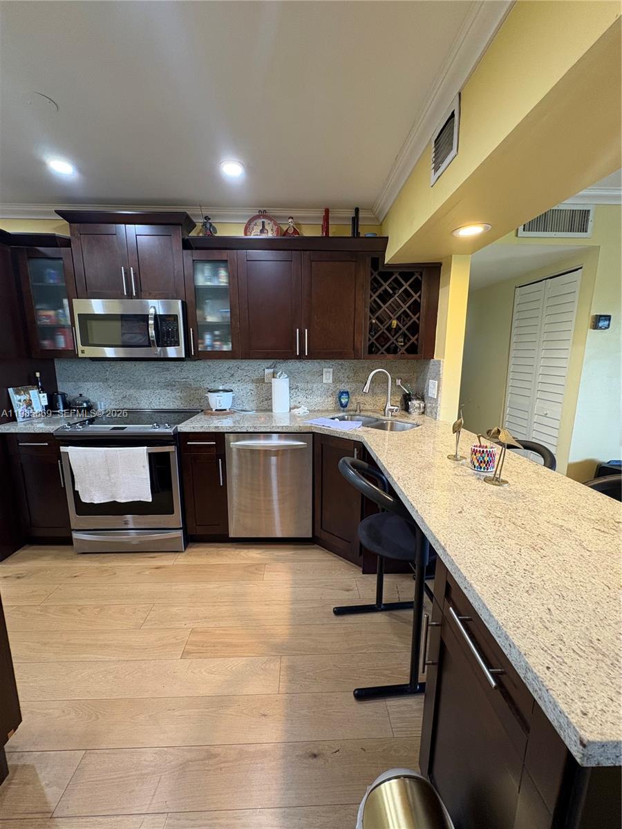 TOWERS OF WESTLAND CONDO - Residential Lease