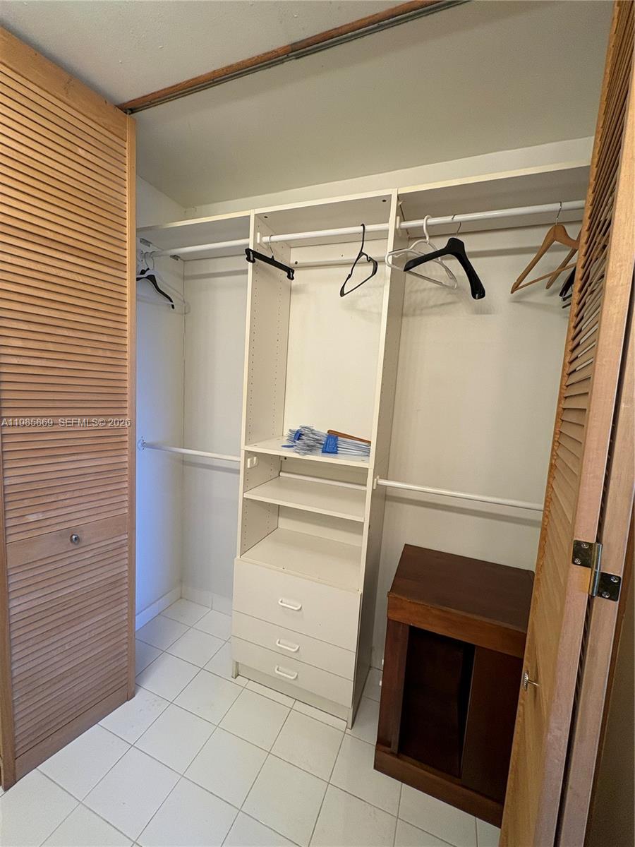 TOWERS OF WESTLAND CONDO - Residential Lease