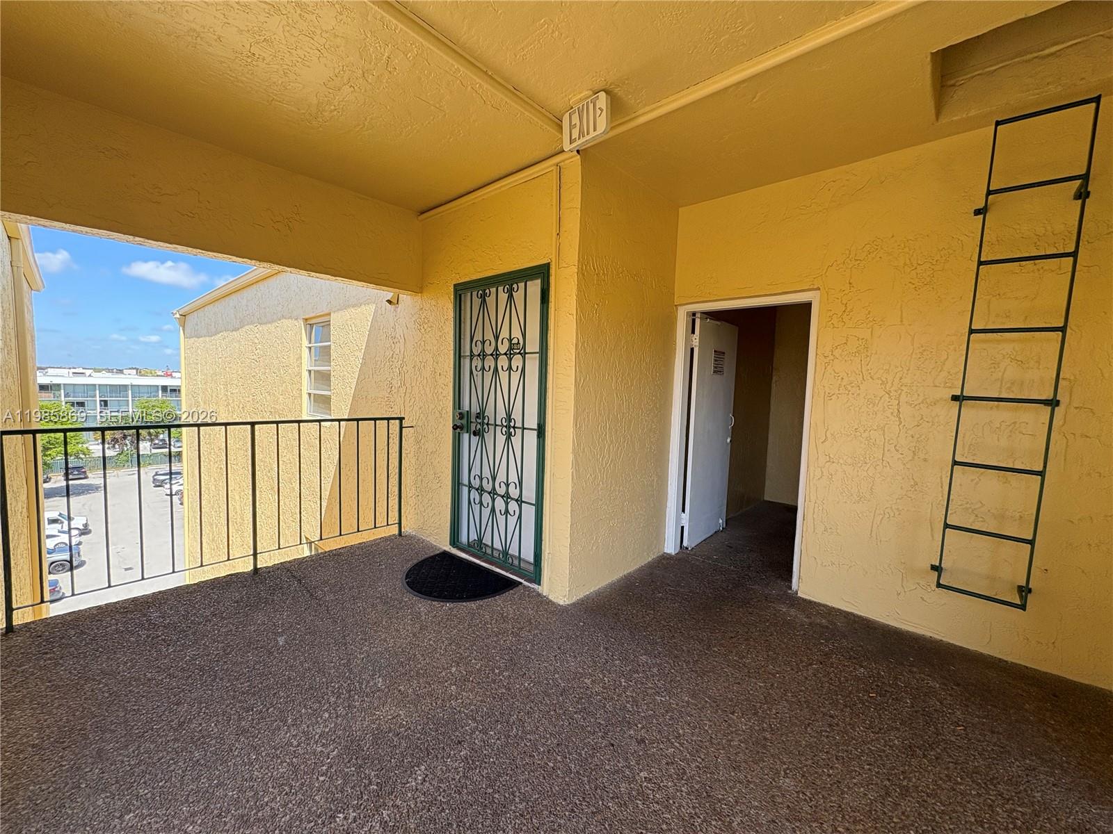 TOWERS OF WESTLAND CONDO - Residential Lease