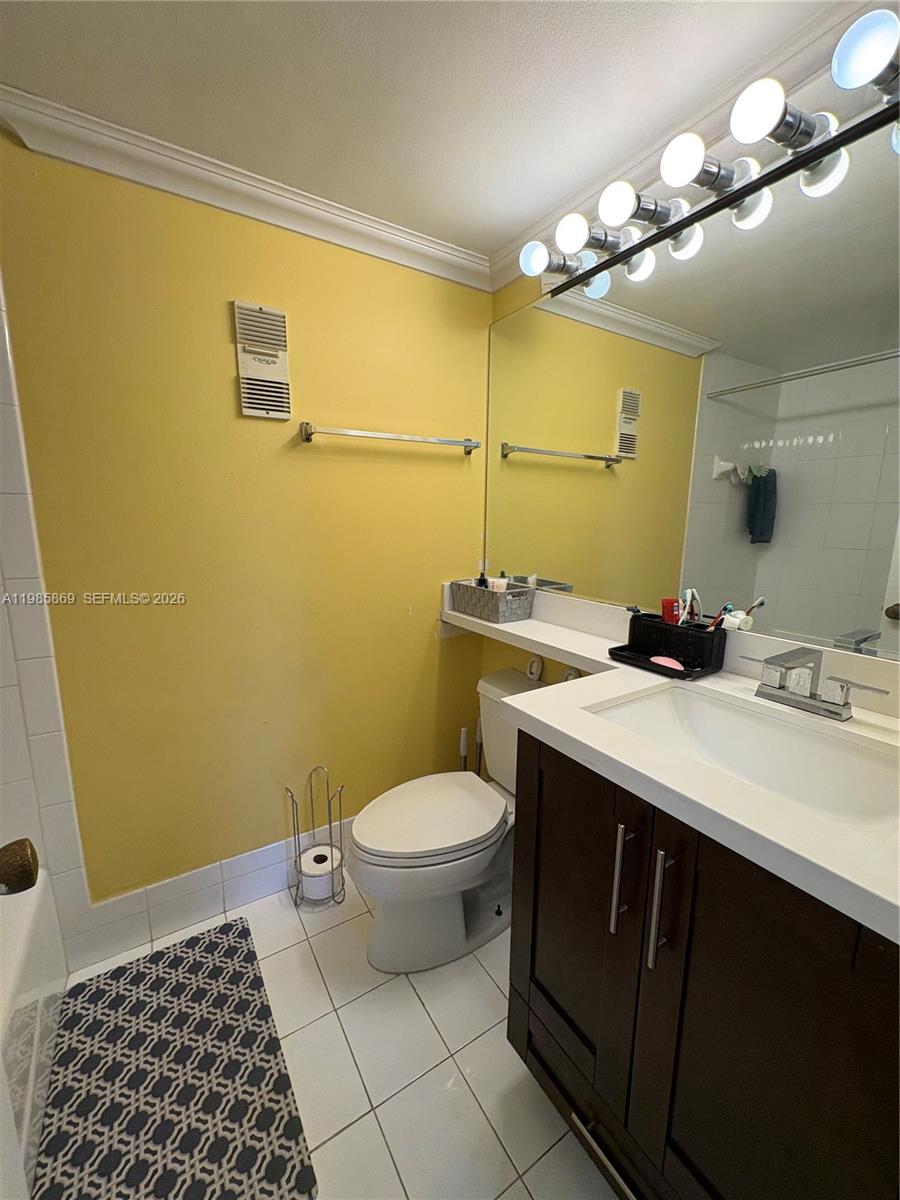 TOWERS OF WESTLAND CONDO - Residential Lease