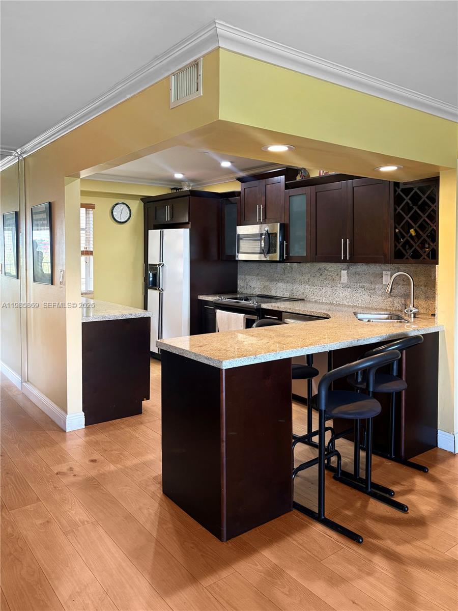 TOWERS OF WESTLAND CONDO - Residential Lease