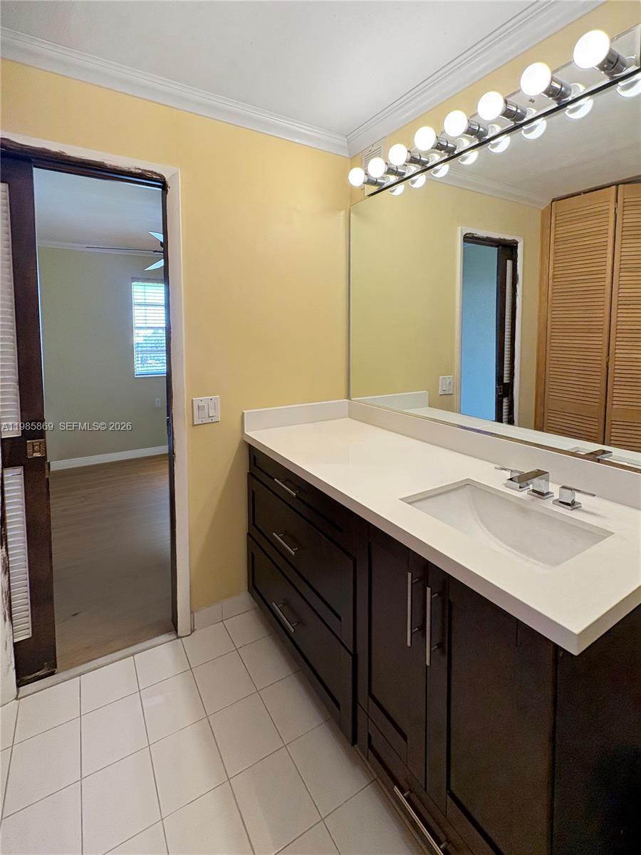 TOWERS OF WESTLAND CONDO - Residential Lease