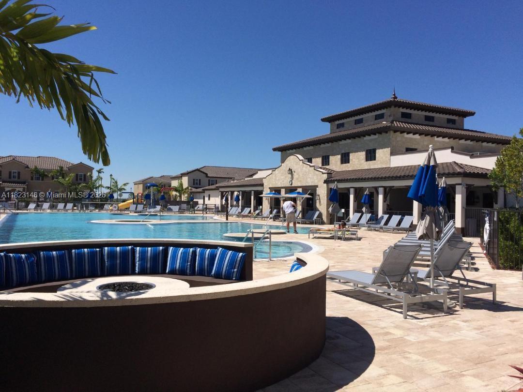 KENDALL COMMONS RESIDENTI - Residential Lease