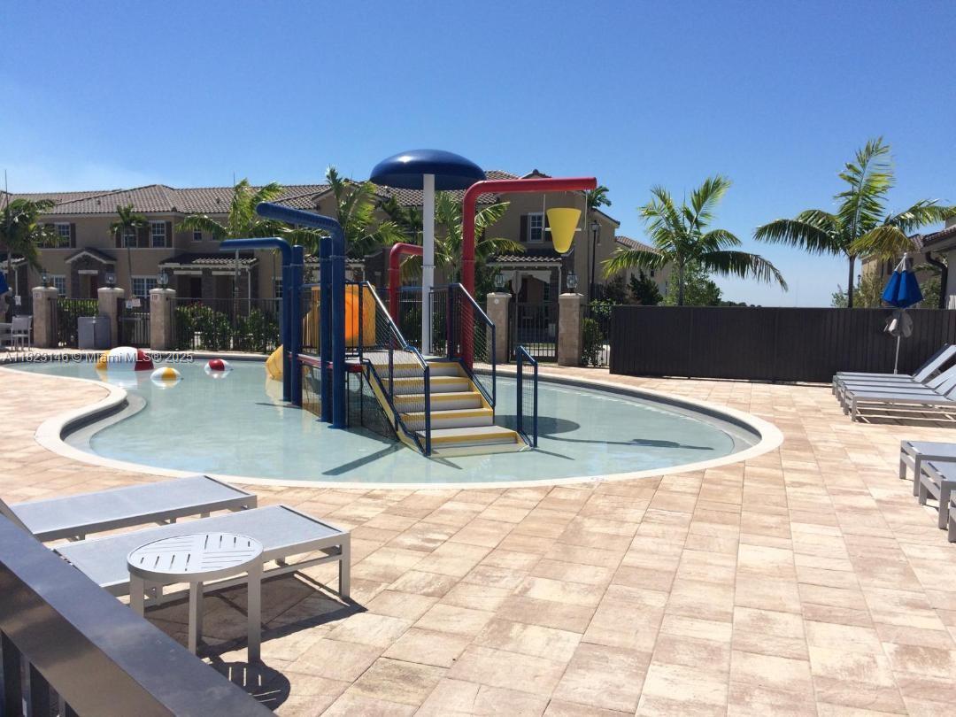 KENDALL COMMONS RESIDENTI - Residential Lease