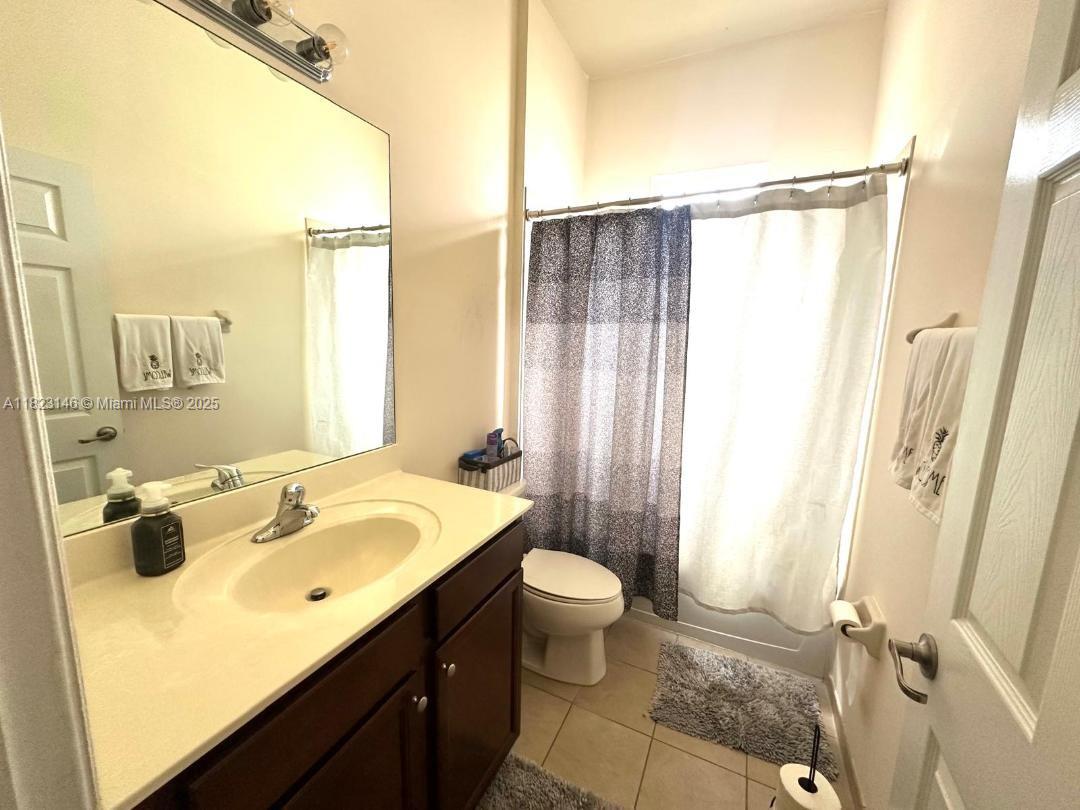 KENDALL COMMONS RESIDENTI - Residential Lease