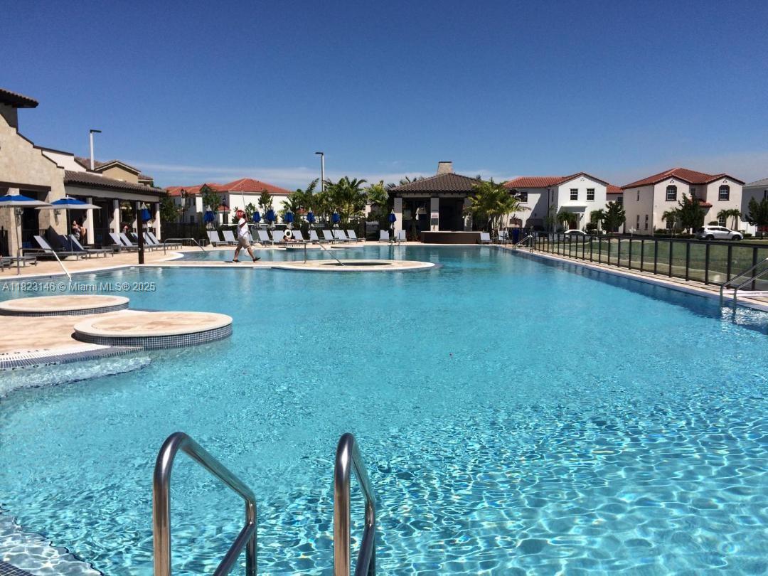 KENDALL COMMONS RESIDENTI - Residential Lease