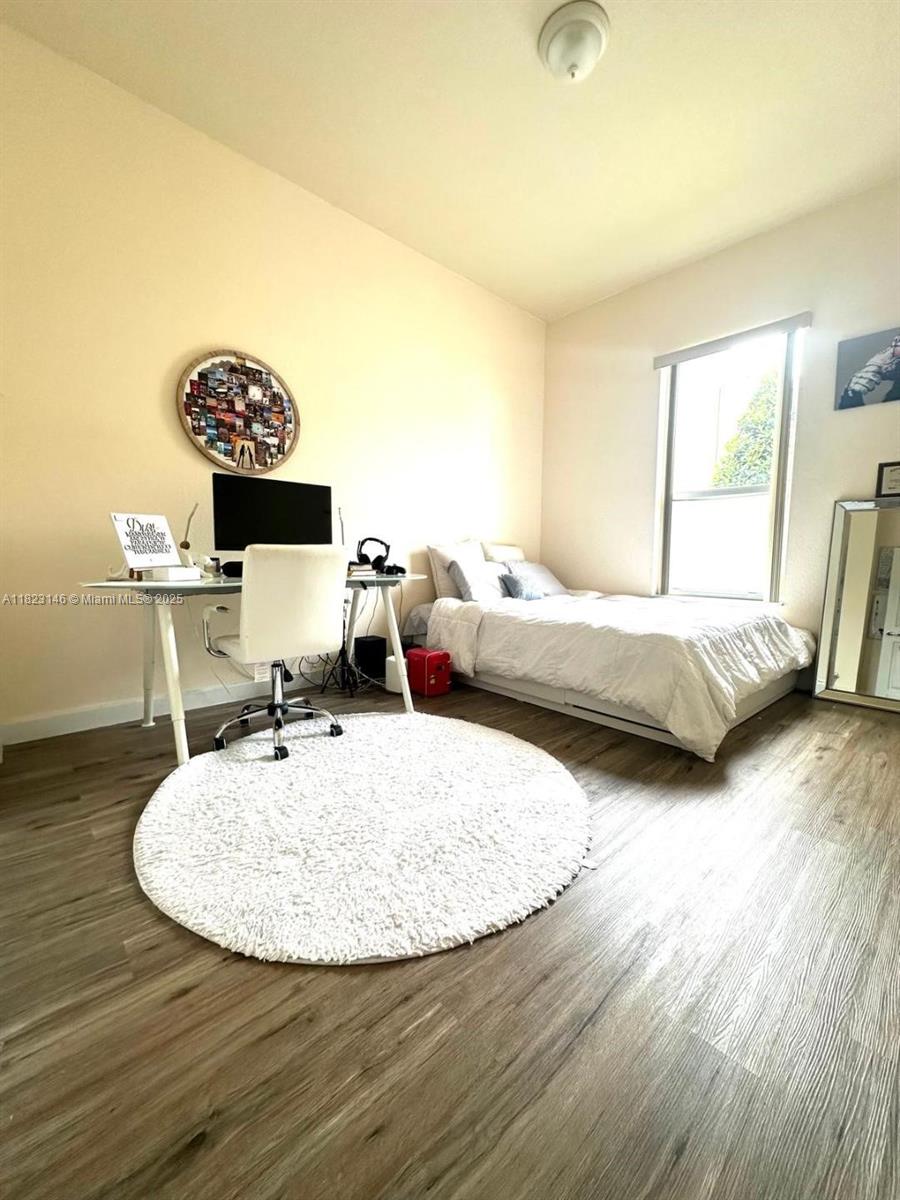 KENDALL COMMONS RESIDENTI - Residential Lease