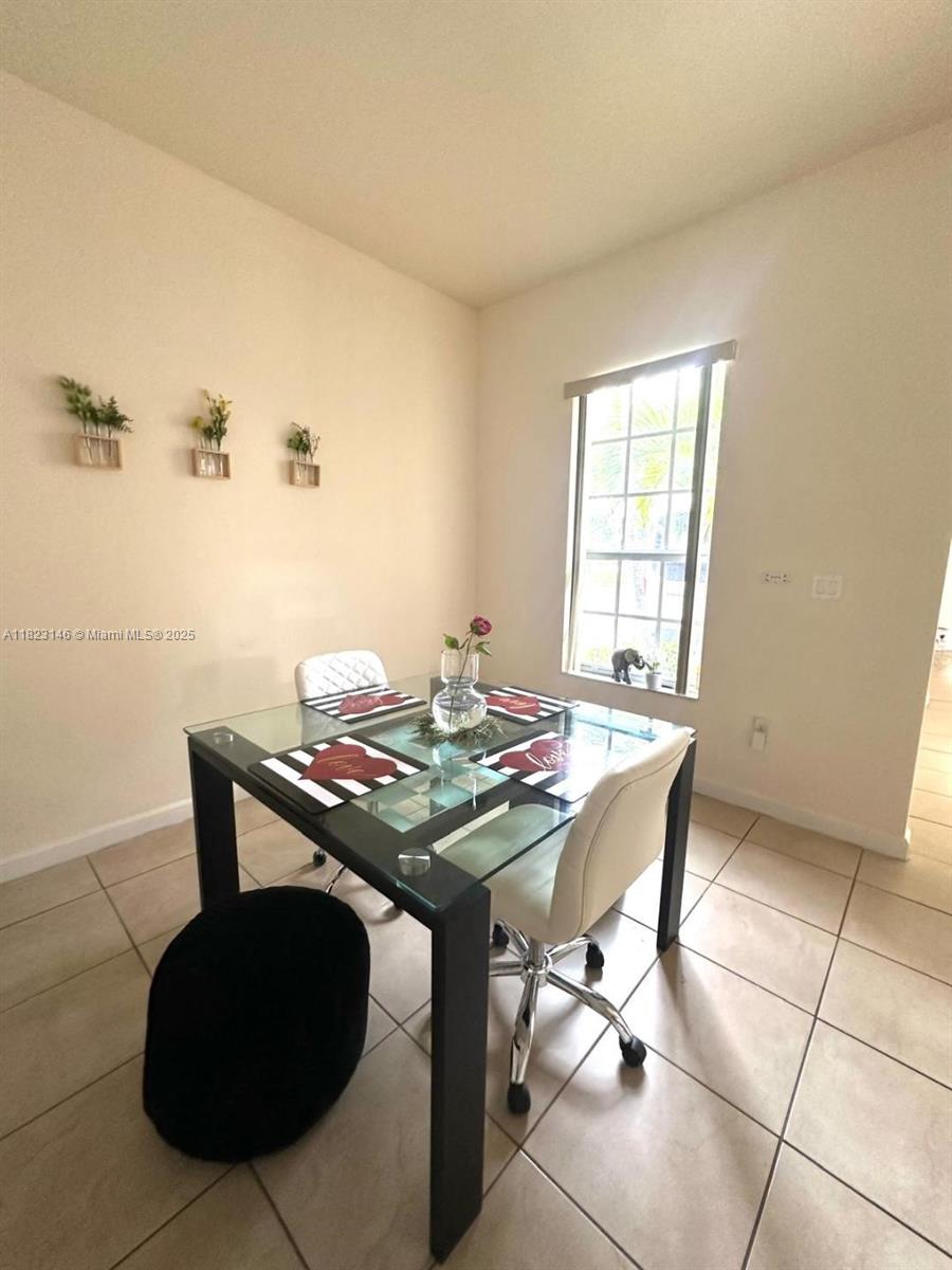 KENDALL COMMONS RESIDENTI - Residential Lease