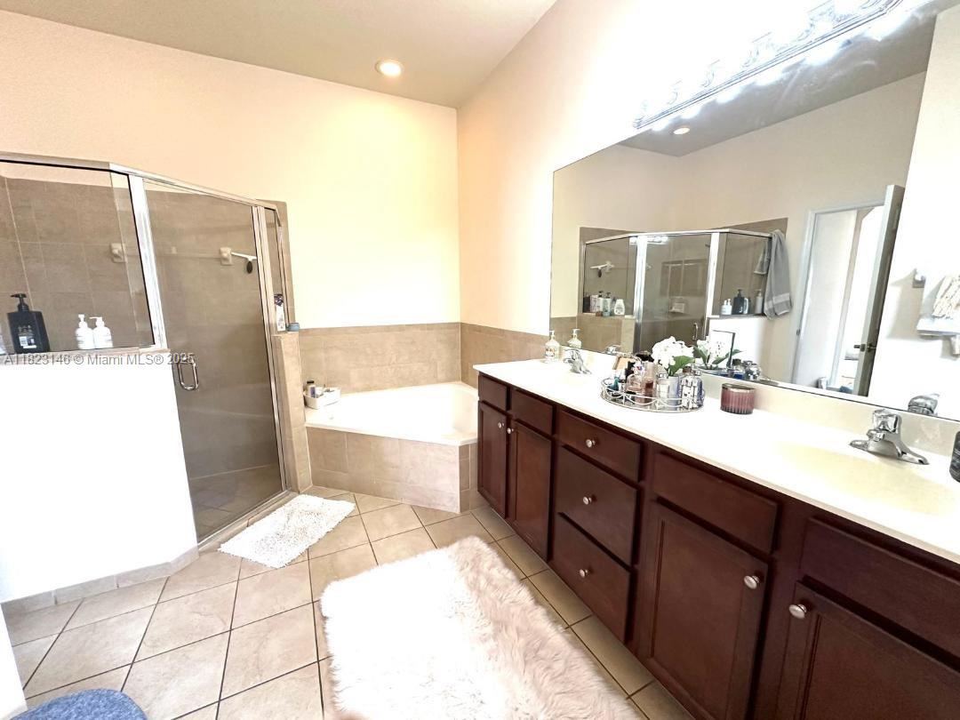 KENDALL COMMONS RESIDENTI - Residential Lease