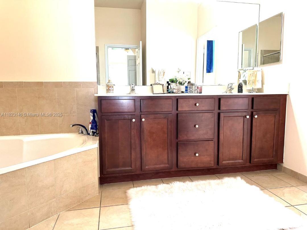 KENDALL COMMONS RESIDENTI - Residential Lease