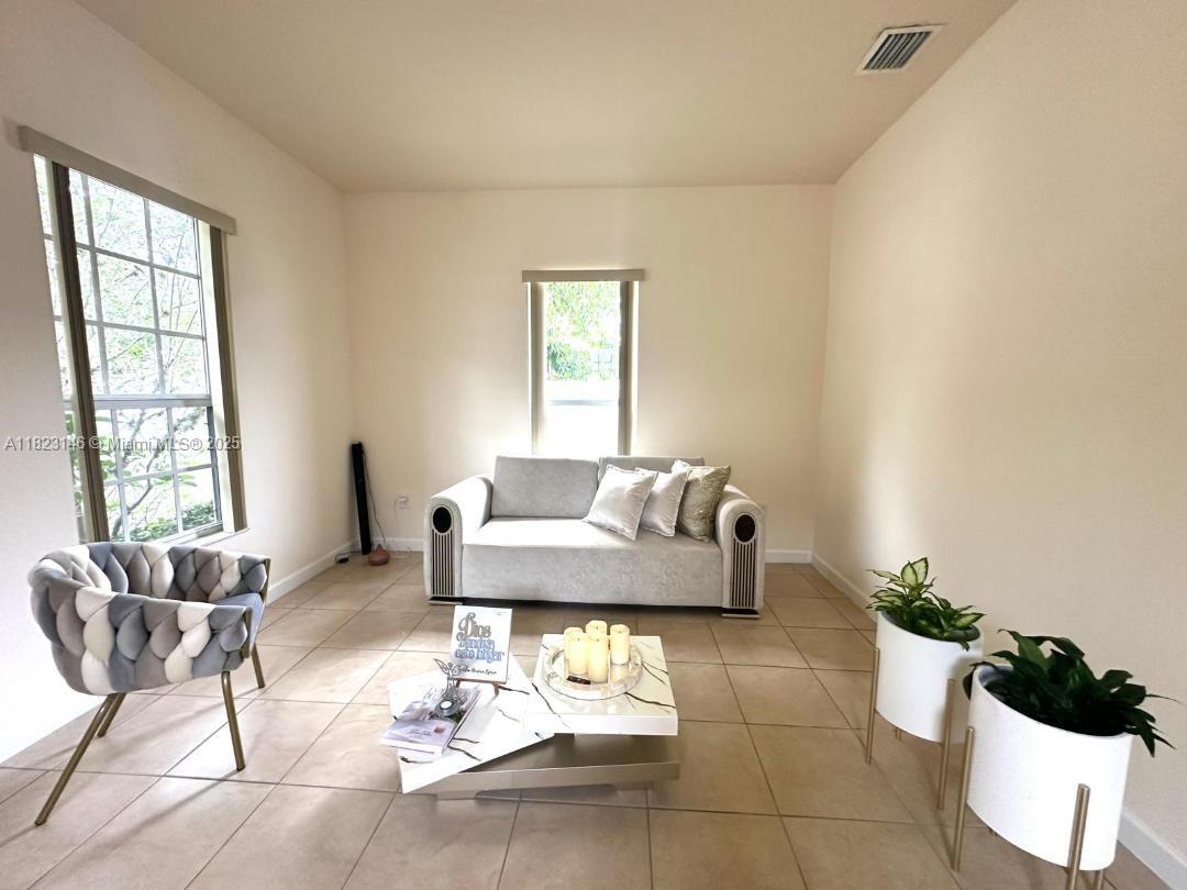 KENDALL COMMONS RESIDENTI - Residential Lease